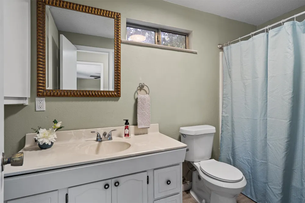 1121 Lexington Street Taylor, TX 76574