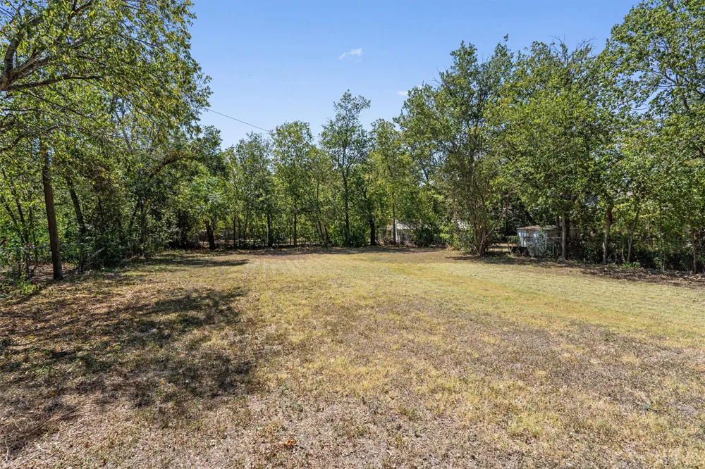 1121 Lexington Street Taylor, TX 76574