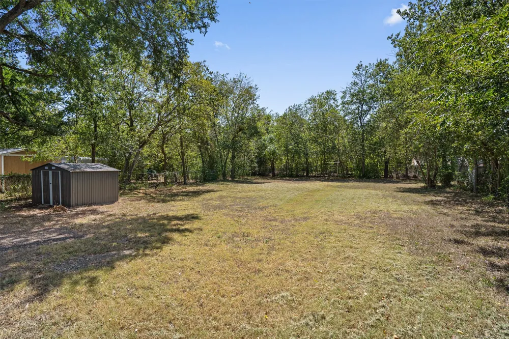 1121 Lexington Street Taylor, TX 76574