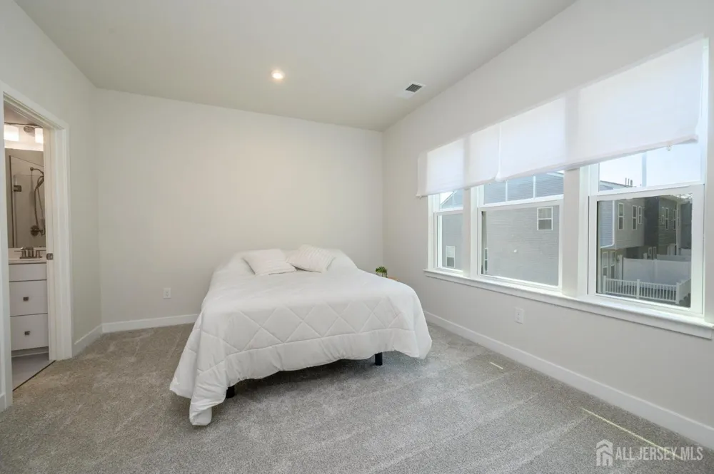 5 Pelham Lane Bayville, NJ 08721