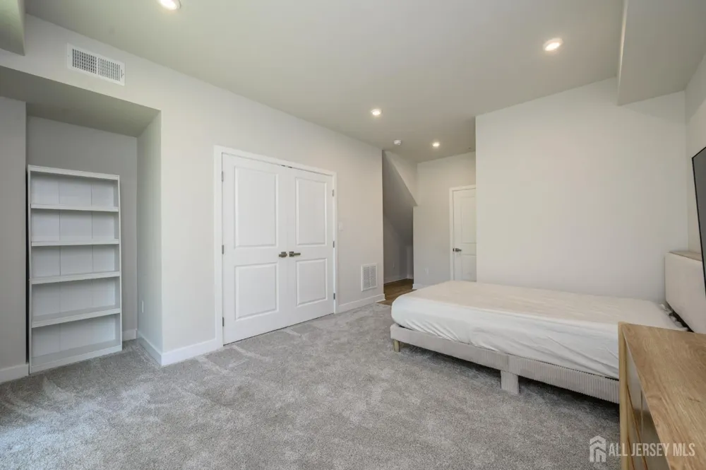 5 Pelham Lane Bayville, NJ 08721