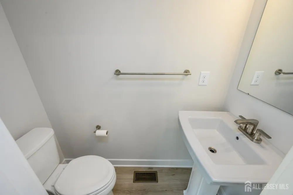 5 Pelham Lane Bayville, NJ 08721