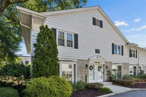 136 NW Peachtree Memorial Drive NW #VA 1