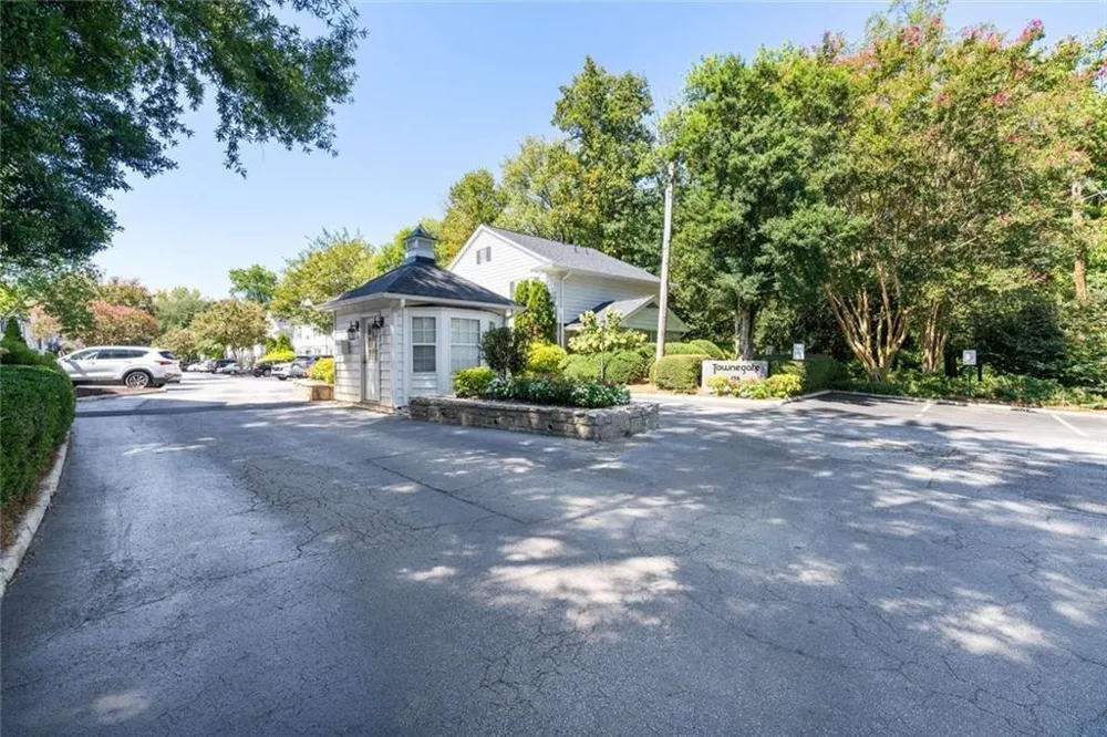 136 NW Peachtree Memorial Drive NW #VA 1 Atlanta, GA 30309