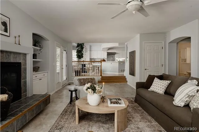 10011 Oak Leaf Way Littleton, CO 80129