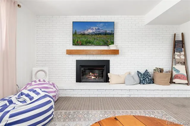 7175 S Penrose Court Centennial, CO 80122
