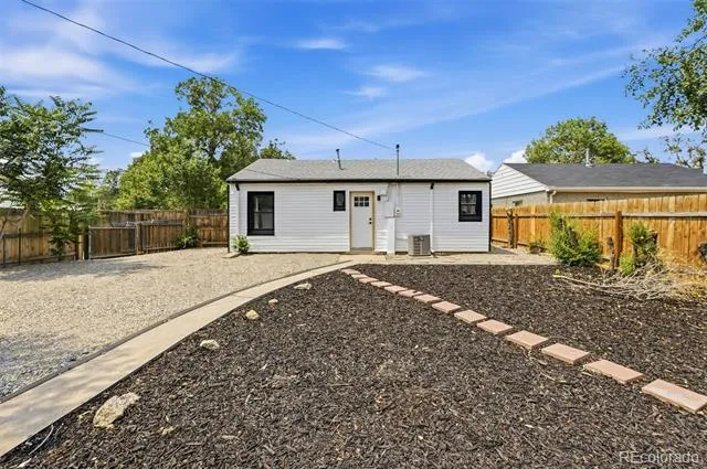 1716 Nome Street Aurora, CO 80010