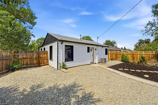 1716 Nome Street Aurora, CO 80010