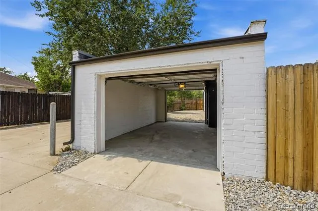 1716 Nome Street Aurora, CO 80010