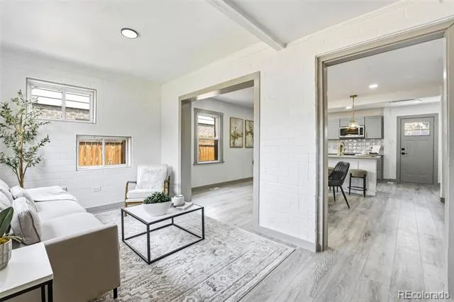 1716 Nome Street Aurora, CO 80010