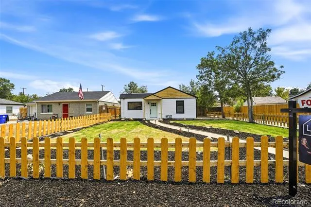 1716 Nome Street Aurora, CO 80010
