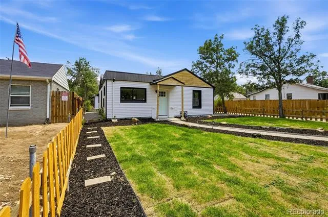 1716 Nome Street Aurora, CO 80010