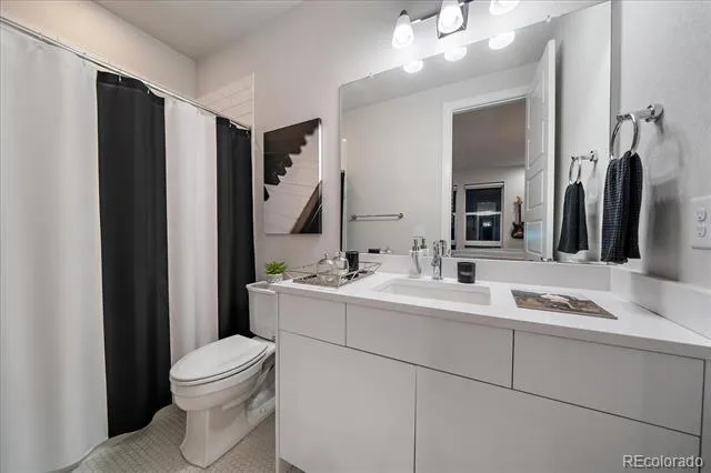 15795 E Broncos Place Englewood, CO 80112