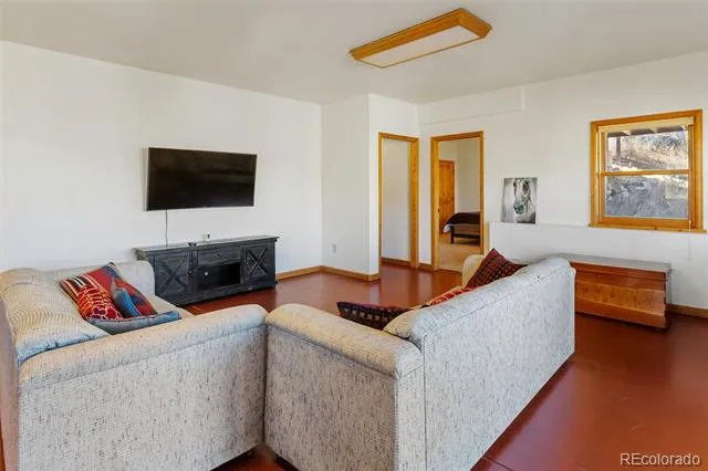 9110 Mountain Road Cascade, CO 80809