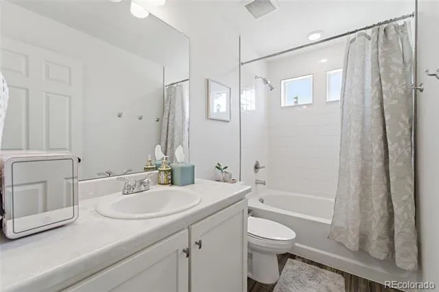 21962 E 44th Drive Aurora, CO 80019
