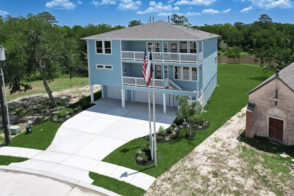 3921 Peacock Isle Drive Dickinson, TX 77539