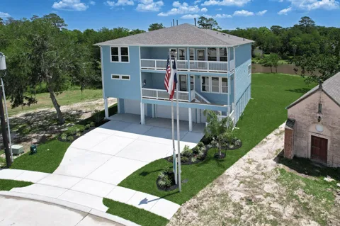 3921 Peacock Isle Drive