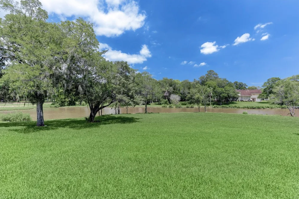 3921 Peacock Isle Drive Dickinson, TX 77539