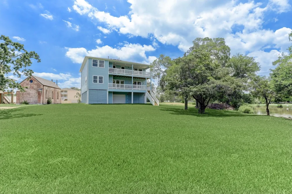 3921 Peacock Isle Drive Dickinson, TX 77539