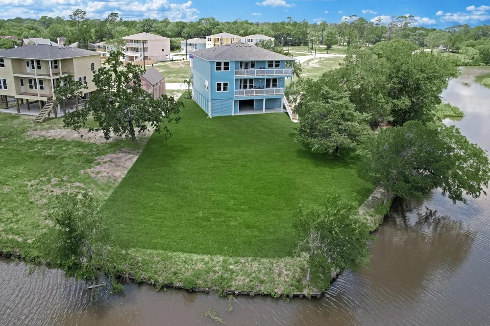 3921 Peacock Isle Drive Dickinson, TX 77539