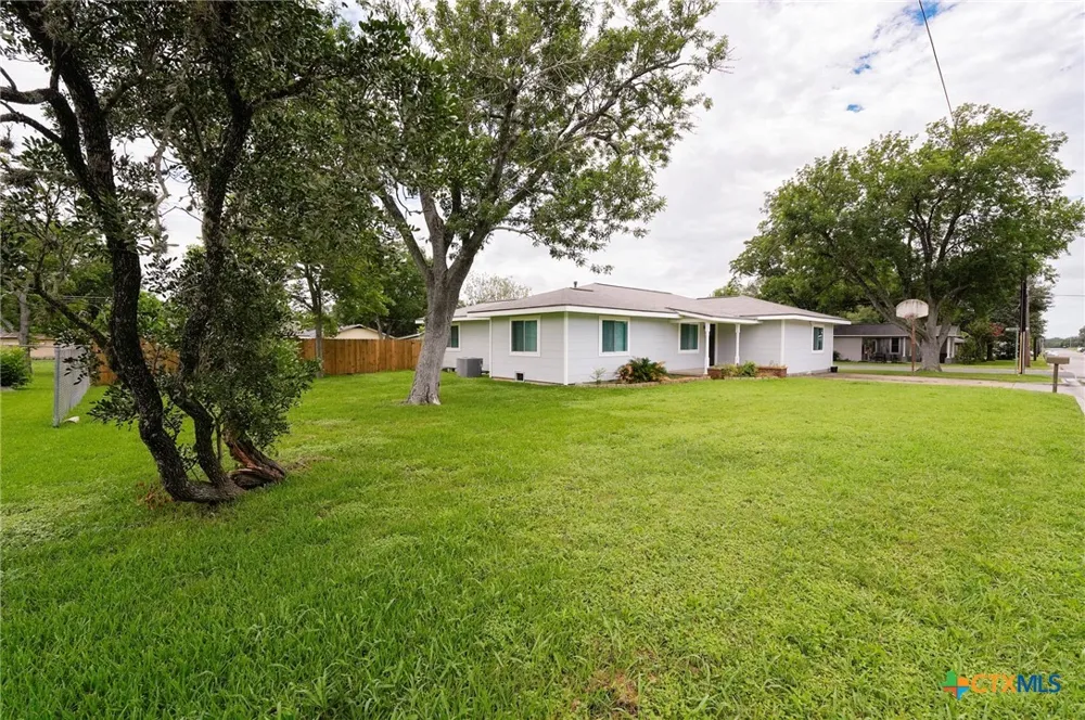 214 South Street Schulenburg, TX 78956