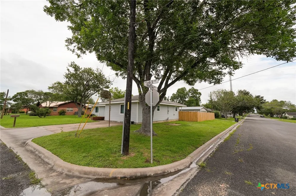 214 South Street Schulenburg, TX 78956