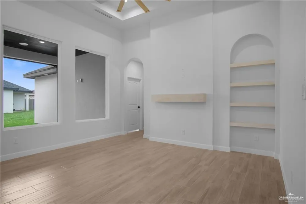 1015 E Pecan Street Alton, TX 78573
