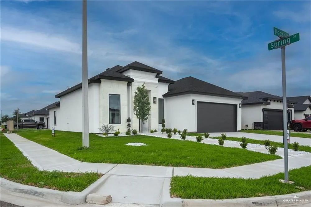 1015 E Pecan Street Alton, TX 78573