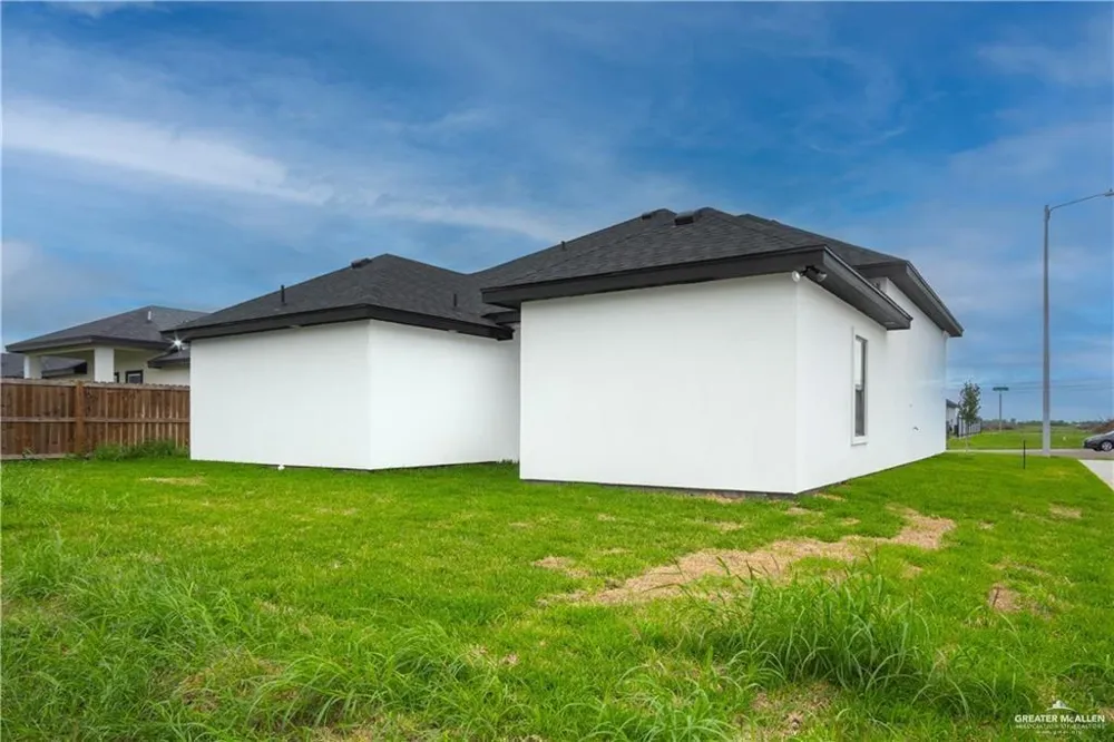 1015 E Pecan Street Alton, TX 78573