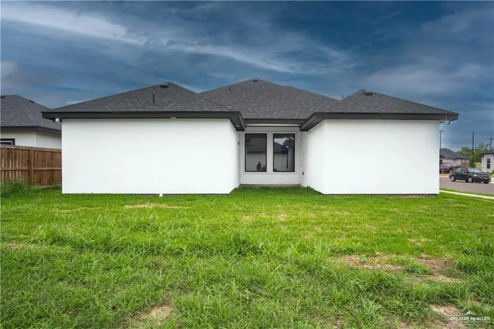 1015 E Pecan Street Alton, TX 78573