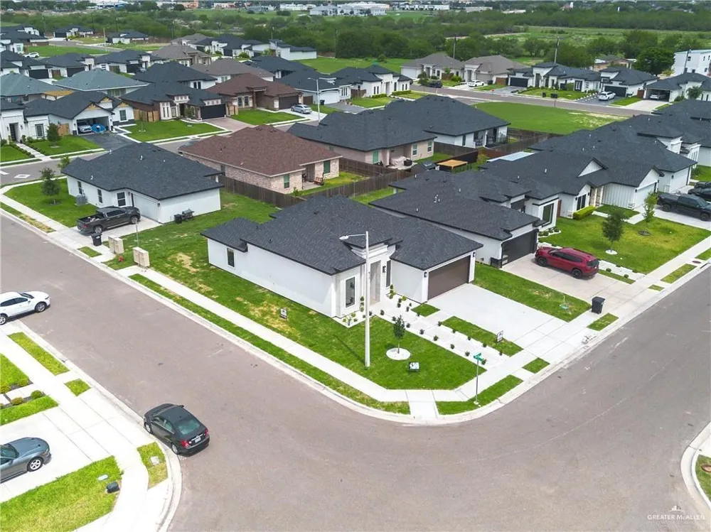 1015 E Pecan Street Alton, TX 78573