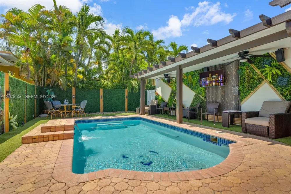 1327 SW 72nd Ave Miami, FL 33144