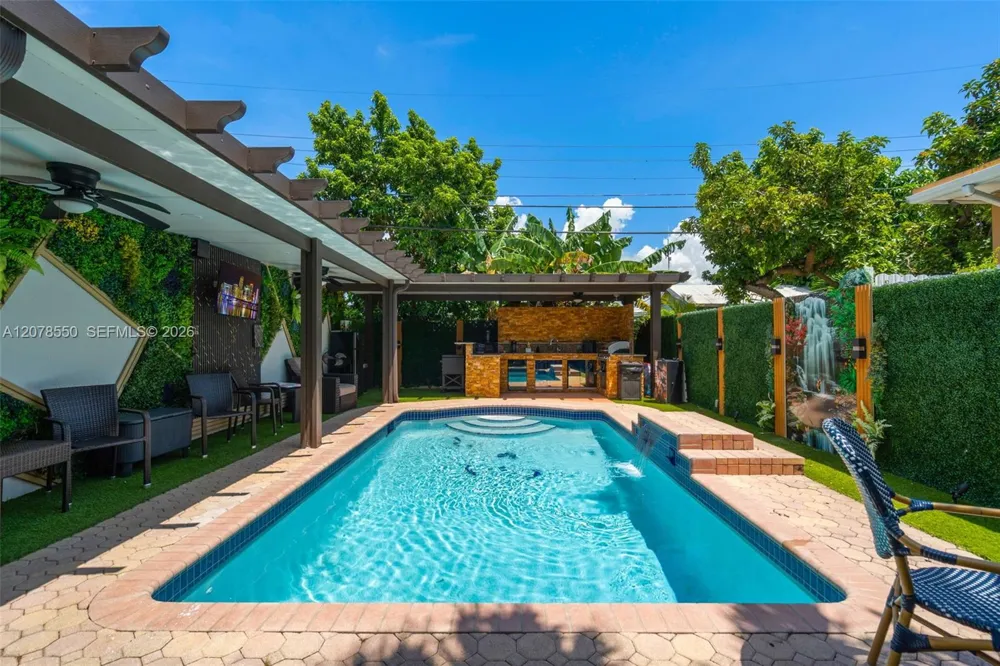 1327 SW 72nd Ave Miami, FL 33144