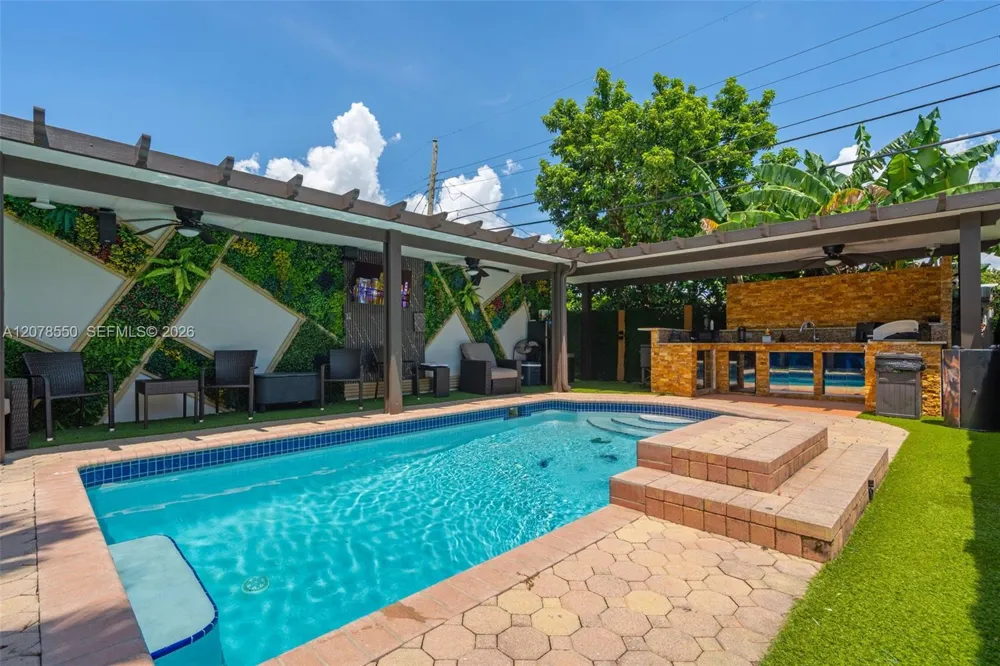 1327 SW 72nd Ave Miami, FL 33144