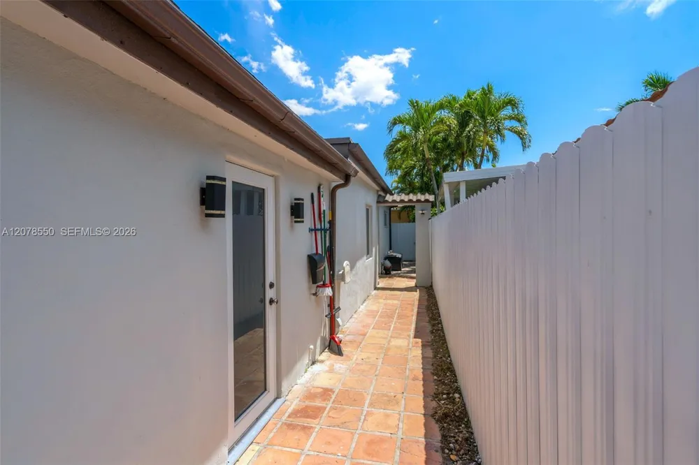 1327 SW 72nd Ave Miami, FL 33144
