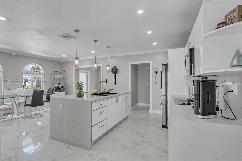 1327 SW 72nd Ave Miami, FL 33144