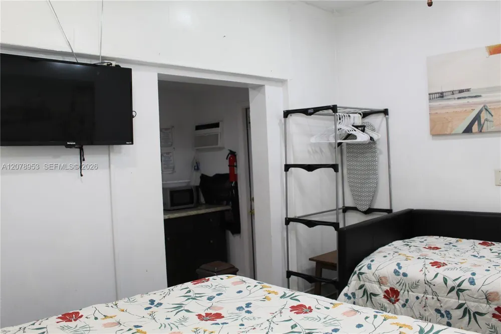 3054 NW 18th st #4 Miami, FL 33125