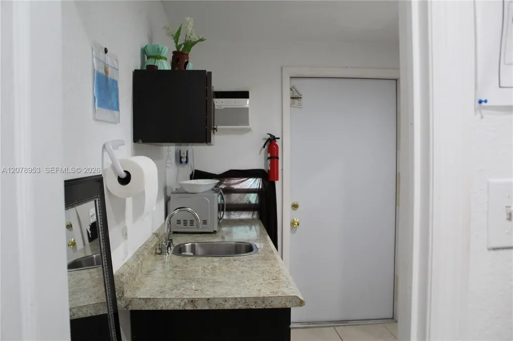 3054 NW 18th st #4 Miami, FL 33125