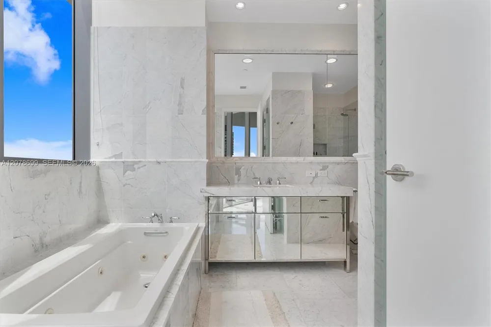 17475 Collins Ave #2203 Sunny Isles Beach, FL 33160