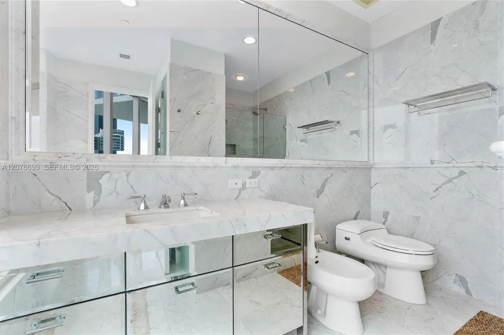 17475 Collins Ave #2203 Sunny Isles Beach, FL 33160