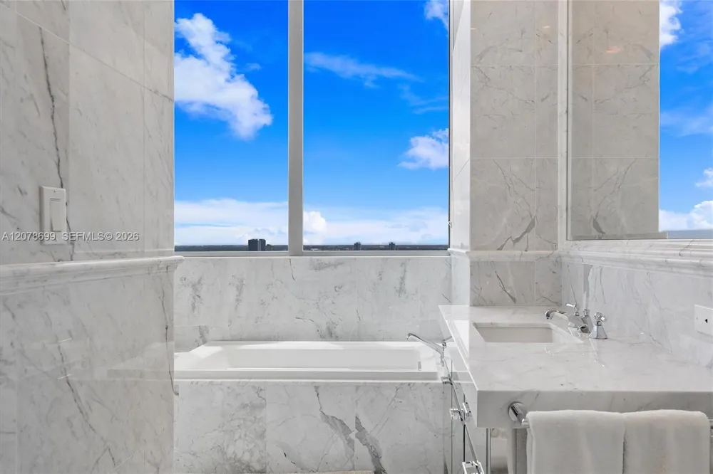 17475 Collins Ave #2203 Sunny Isles Beach, FL 33160