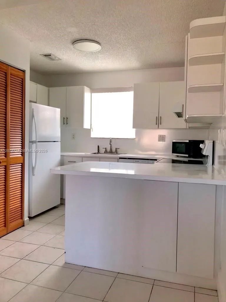 3264 W 70th St #201 Hialeah, FL 33018