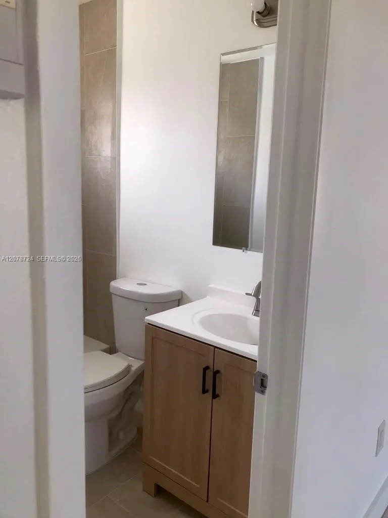 3264 W 70th St #201 Hialeah, FL 33018