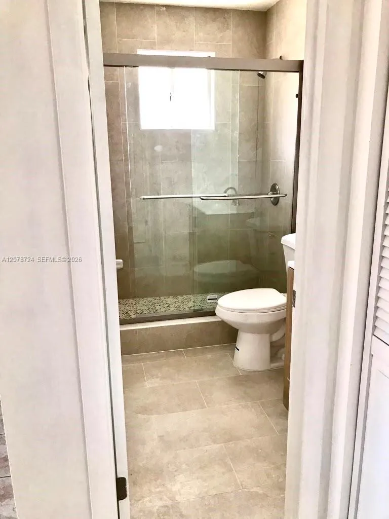 3264 W 70th St #201 Hialeah, FL 33018