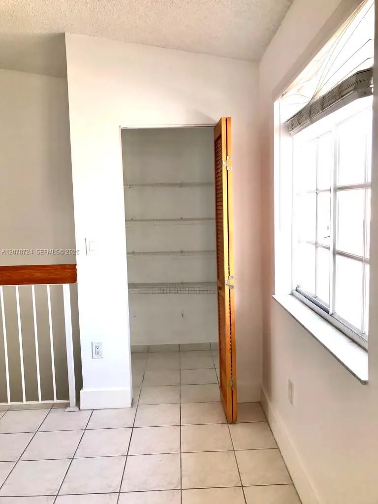 3264 W 70th St #201 Hialeah, FL 33018