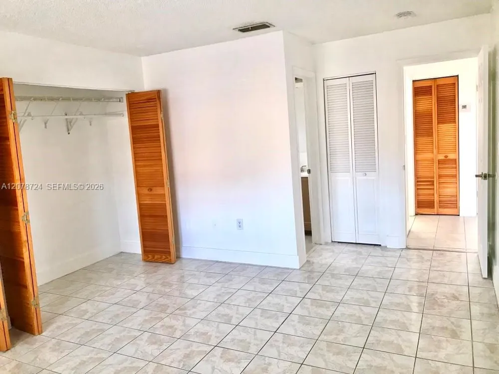 3264 W 70th St #201 Hialeah, FL 33018
