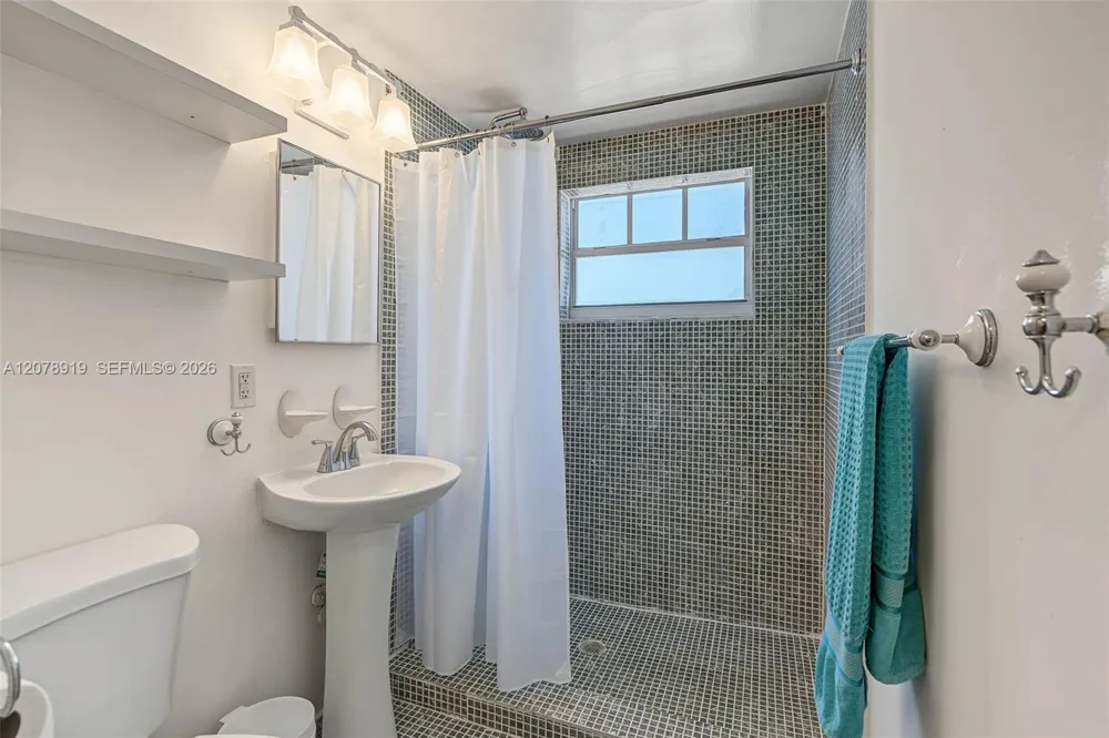 915 8th St #102 Miami Beach, FL 33139
