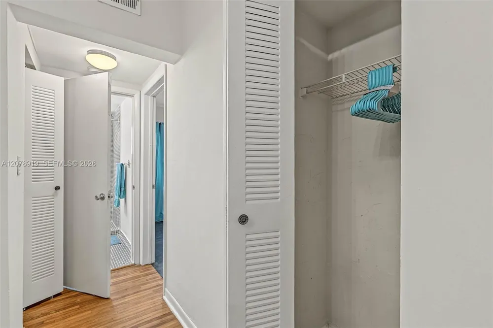 915 8th St #102 Miami Beach, FL 33139