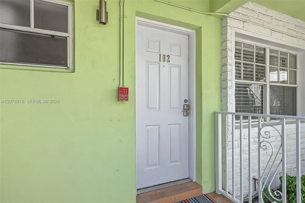 915 8th St #102 Miami Beach, FL 33139