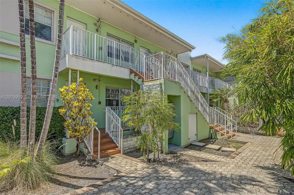 915 8th St #102 Miami Beach, FL 33139